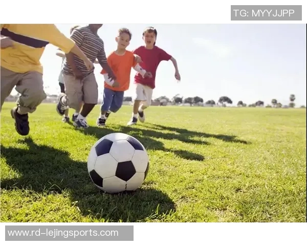 大连市足球运动校园李梓程摘得亚青会3000米银牌